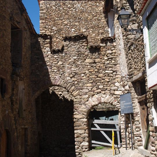 Restes de murs i fortificació de Vilaller