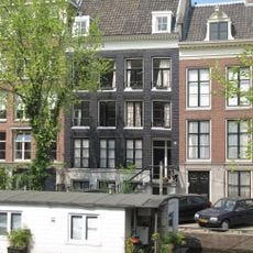 Pand met vierraamsgevel onder rechte lijst