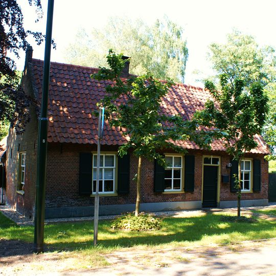 Woonhuis/timmerwerkplaats: woonhuis