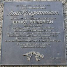 Gedenktafel an das Antikriegsmuseum
