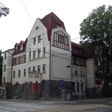 Dzīvojamā ēka, tagad administratīvā ēka