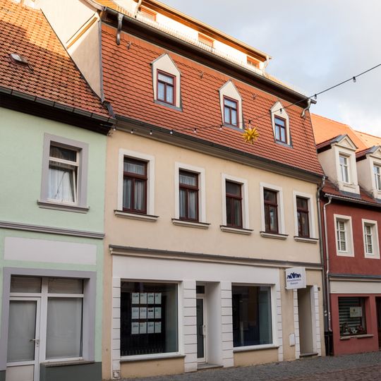 Wohnhaus in geschlossener Bebauung Waldheimer Straße 10
