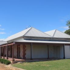 Dr Bartlett's Residence (former) & Surrounds