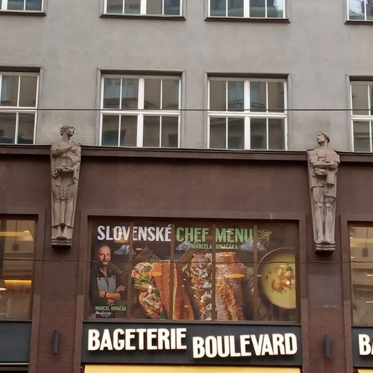 Statues at Elbe Palace