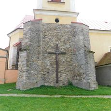 Misijní kříž na kostele v Mladých Bříštích