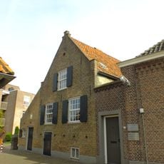Huis onder zadeldak met topgevel