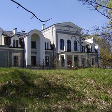 Pałac w Pluskowęsach