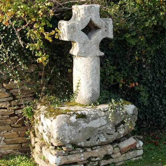 Croix percée de Pluneret