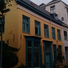 Pand onder zadeldak, aansluitend bij lange hofstraat 9