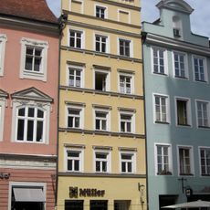 Wohn- und Geschäftshaus