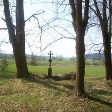 Kříž západně od Mirotic u rozcestí