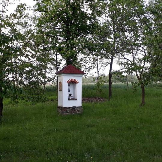 Kaplička u hájovny jihozápadně od Radenína