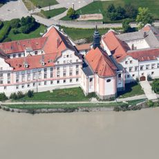 Schloss Neuhaus am Inn
