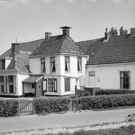 Kop-hals-rompboerderij, schuur en aanbouwen