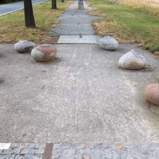 Plastika Mikrokosmos na Cestě mramoru v Dobřichovicích