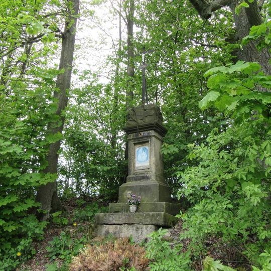 Kříž u Skuhrova u polní cesty