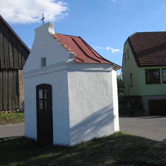 Kaple sv. Jana Nepomuckého na východním okraji obce Ruda