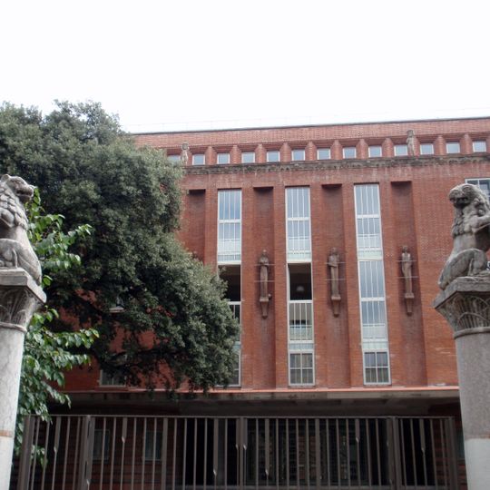 Escultures del Grup Escolar Collaso i Gil