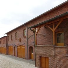 Hofanlage: Wohnhaus mit Einfriedung Alt-Blankenburg 70