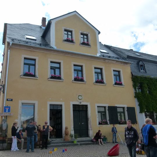 Wohnhaus in geschlossener Bebauung und Ecklage Markt 17