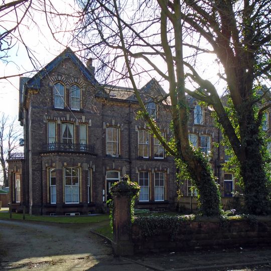 18 And 20, North Drive