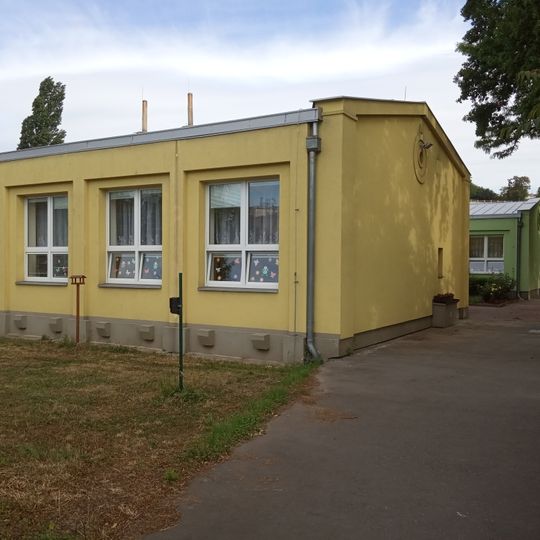 Kindergarten buildings in Sámova