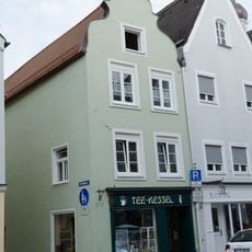 Wohn- und Geschäftshaus