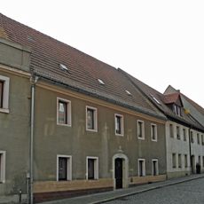 Wohnhaus in halboffener Bebauung und Scheune Leschestraße 6