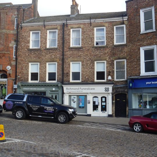 17 And 18, Market Place