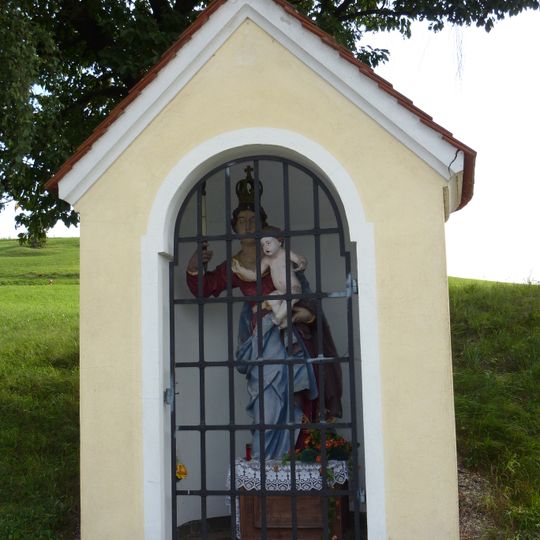 Wegkapelle mit Marienfigur