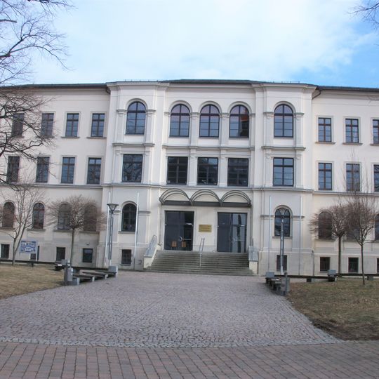 Schule Lutherplatz 1