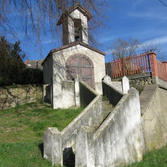 Zvonička v Kropáčově Vrutici u silnice na Mělnické Vtelno