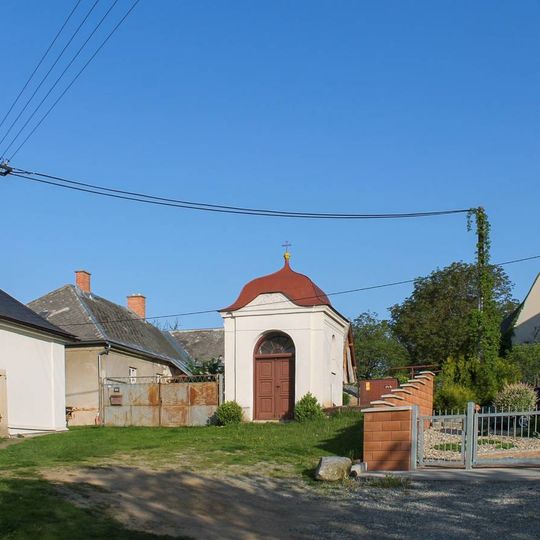Kaplička ve Svébohově za kostelem