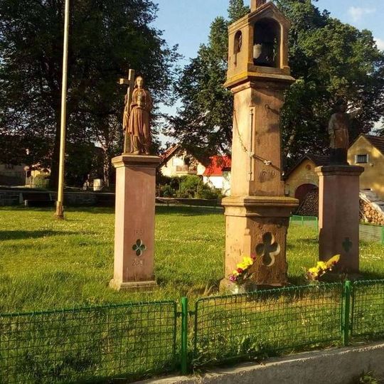 Socha v Mrači vlevo od zvoničky