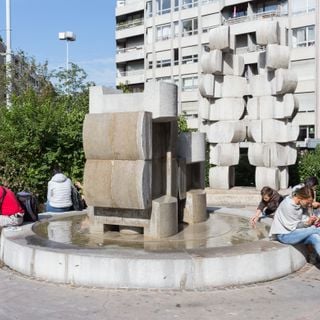 Fontaine-sculpture du carrefour de Villereuse