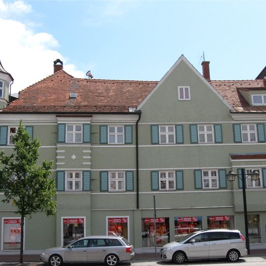 Wohn- und Geschäftshaus