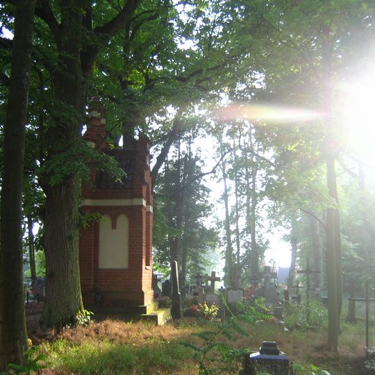 Kapliczka, na cmentarzu parafialnym