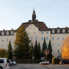 Mutterhaus der Franziskanerinnen mit Hauskapelle