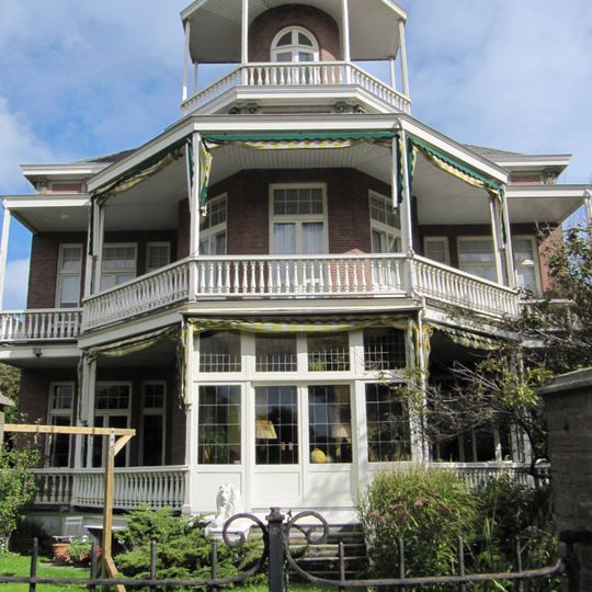 Vrijstaande villa in eclectische stijl