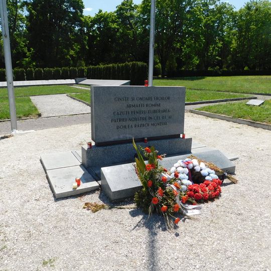 Pomník rumunským vojákům na čestném pohřebišti na Ústředním hřbitově v Brně