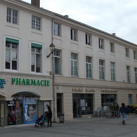 Maisons, 18-20 place de l'Hôtel-de-Ville