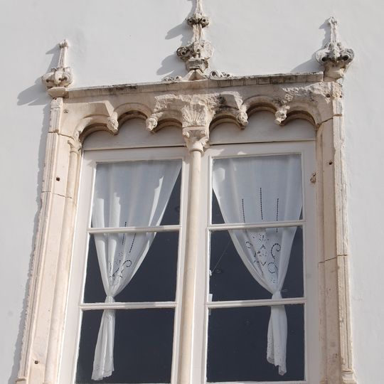 Janela manuelina de uma Casa da Praça Sá da Bandeira