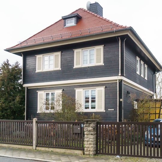 Wohnhaus in offener Bebauung, mit Einfriedung Ludwig-van-Beethoven-Straße 4