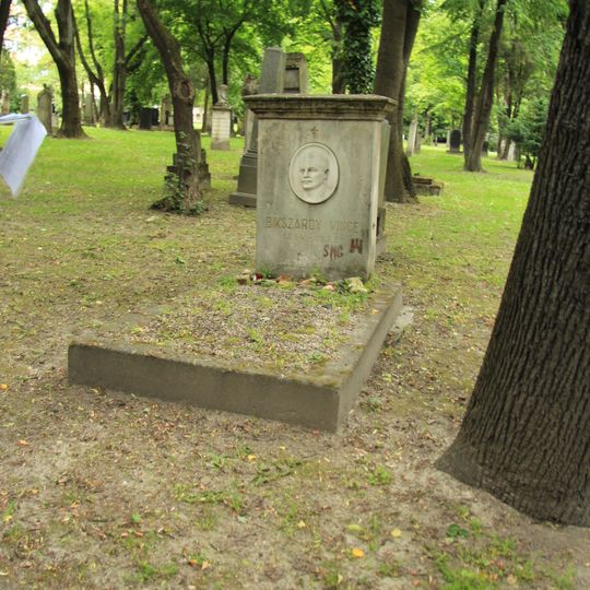 Ondrejský cintorín, náhrobník s medailónom