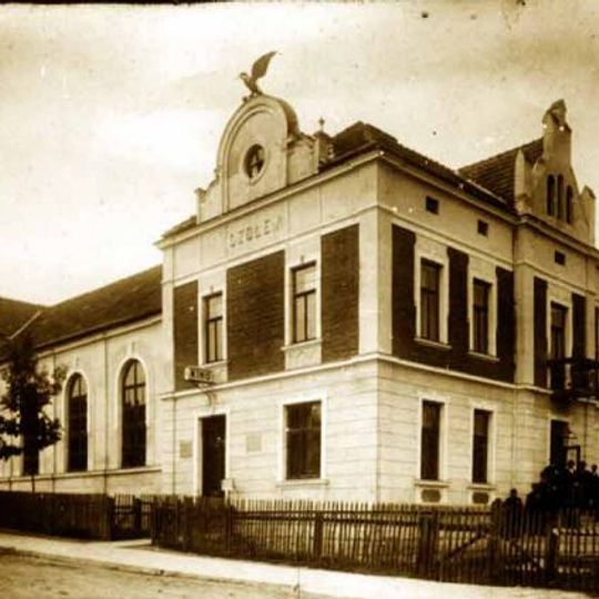 Dąbrowski Dom Kultury / Kino Sokół