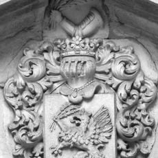 Cintorín sv. Rozálie, hrobka s erbom