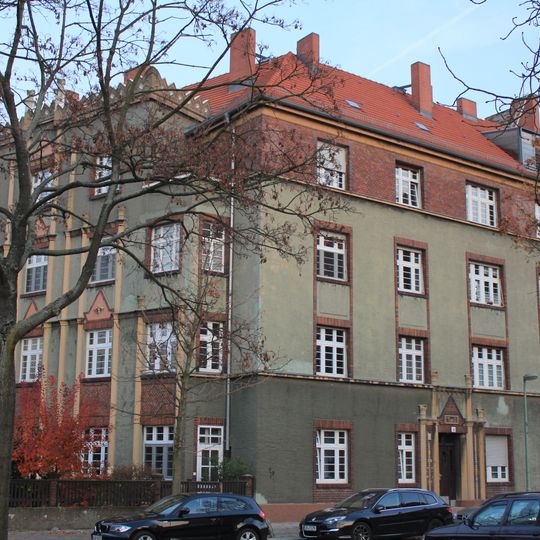 Mietshaus Münsingerstraße 8, Moritzstraße 11