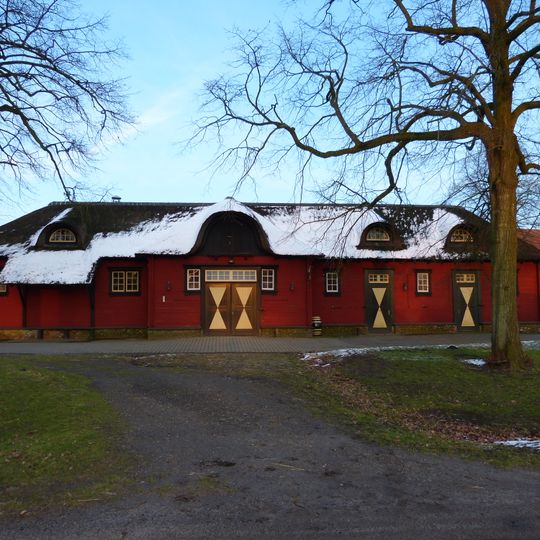 Eese: koetshuis annex garage en paardenstal
