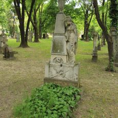 Ondrejský cintorín, náhrobok so sochou