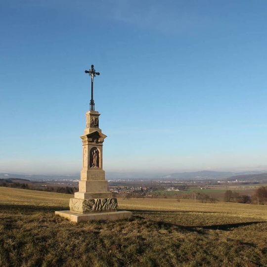 Kříž u Hrábí vedle silnice